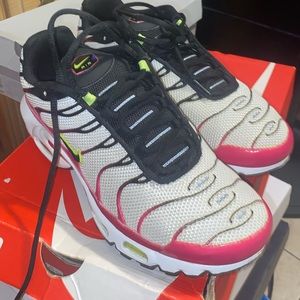 Nike Air Max “Fuchsia”